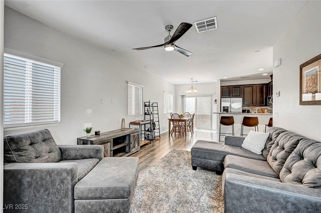 9105 Entrancing Avenue Property Photo 4