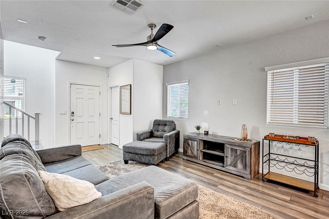 9105 Entrancing Avenue Property Photo 6