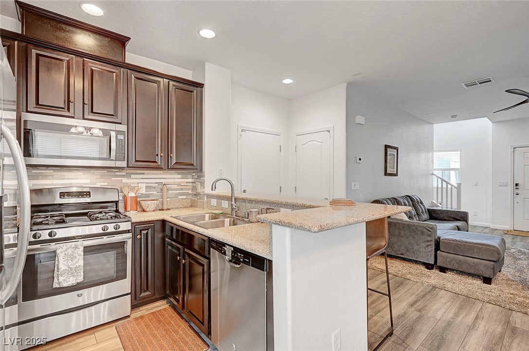 9105 Entrancing Avenue Property Photo 11