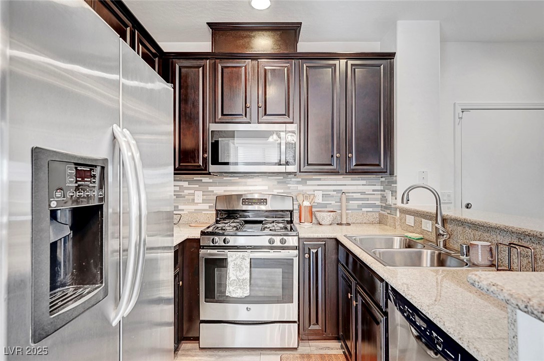 9105 Entrancing Avenue Property Photo 12