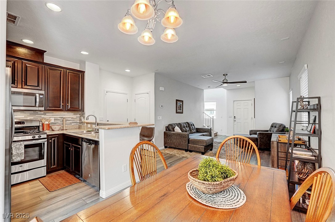 9105 Entrancing Avenue Property Photo 18
