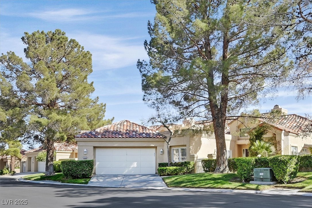 8161 Round Hills Circle Property Photo 1