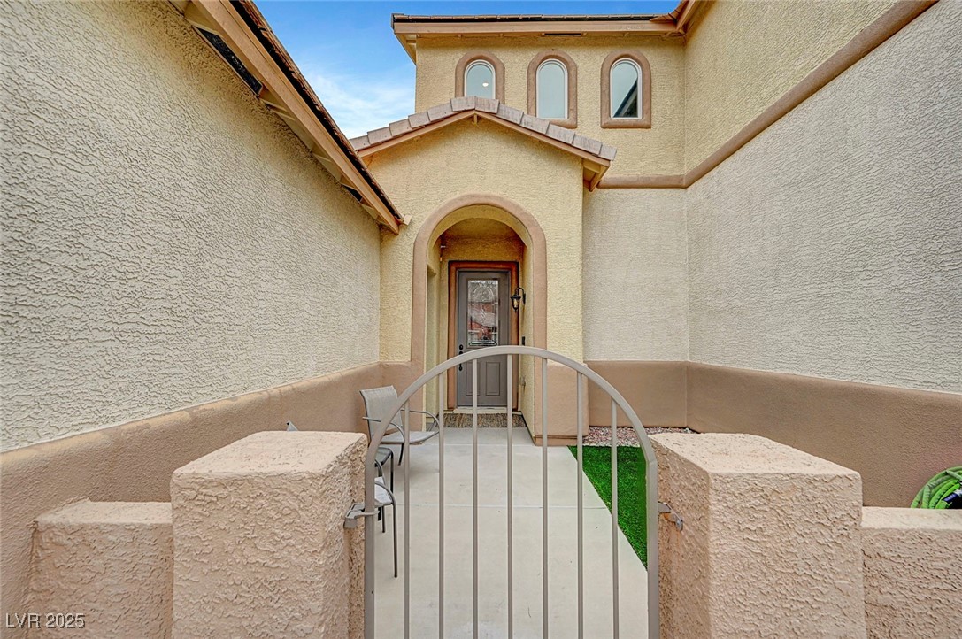 342 Shimmering Moon Street Property Photo 4