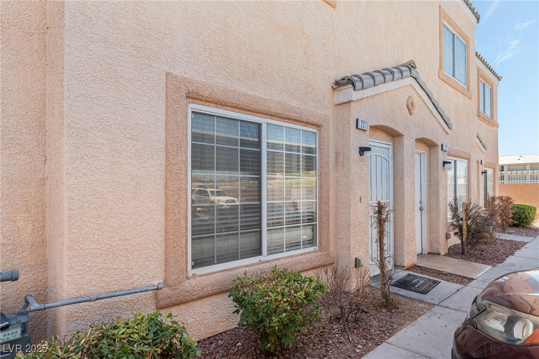 2211 Sleepy Court Property Photo 3
