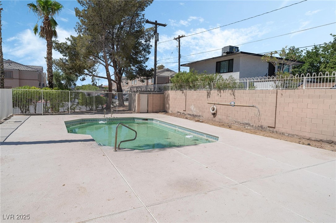 2211 Sleepy Court Property Photo 32