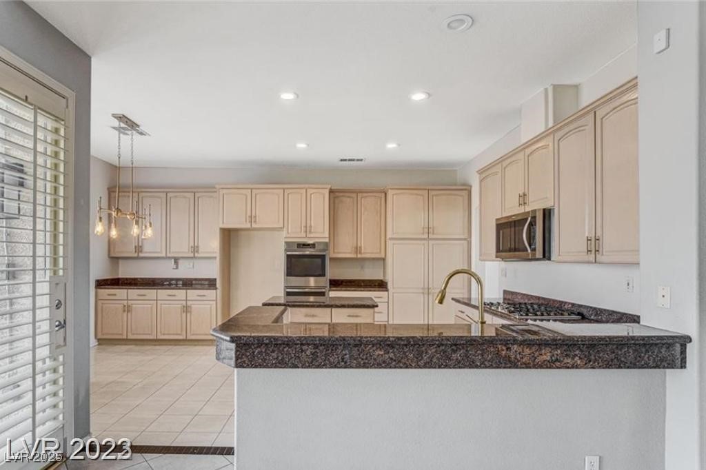 1842 Bogey Way Property Photo 13
