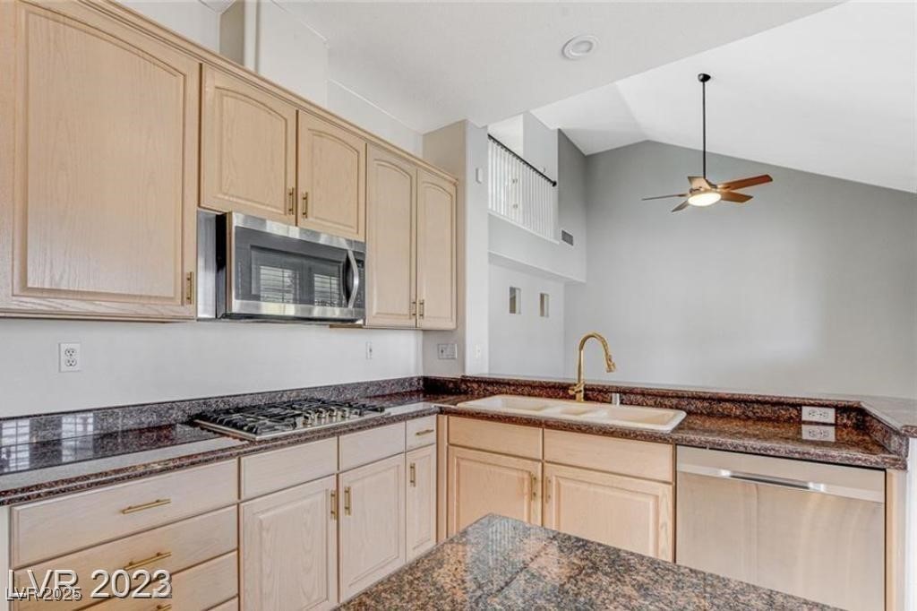 1842 Bogey Way Property Photo 16