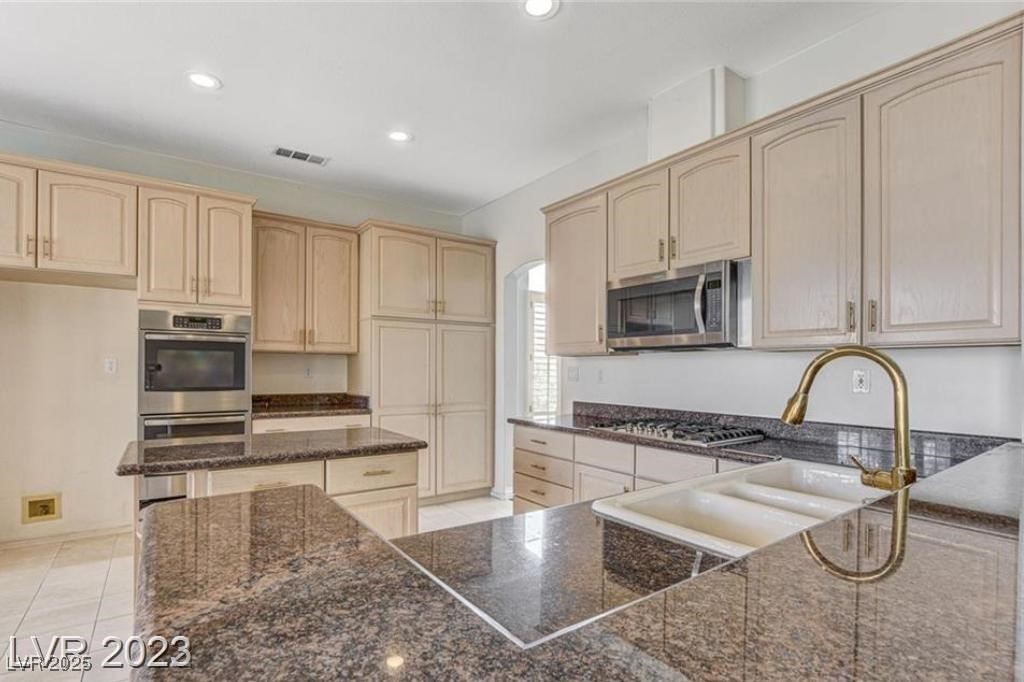 1842 Bogey Way Property Photo 19