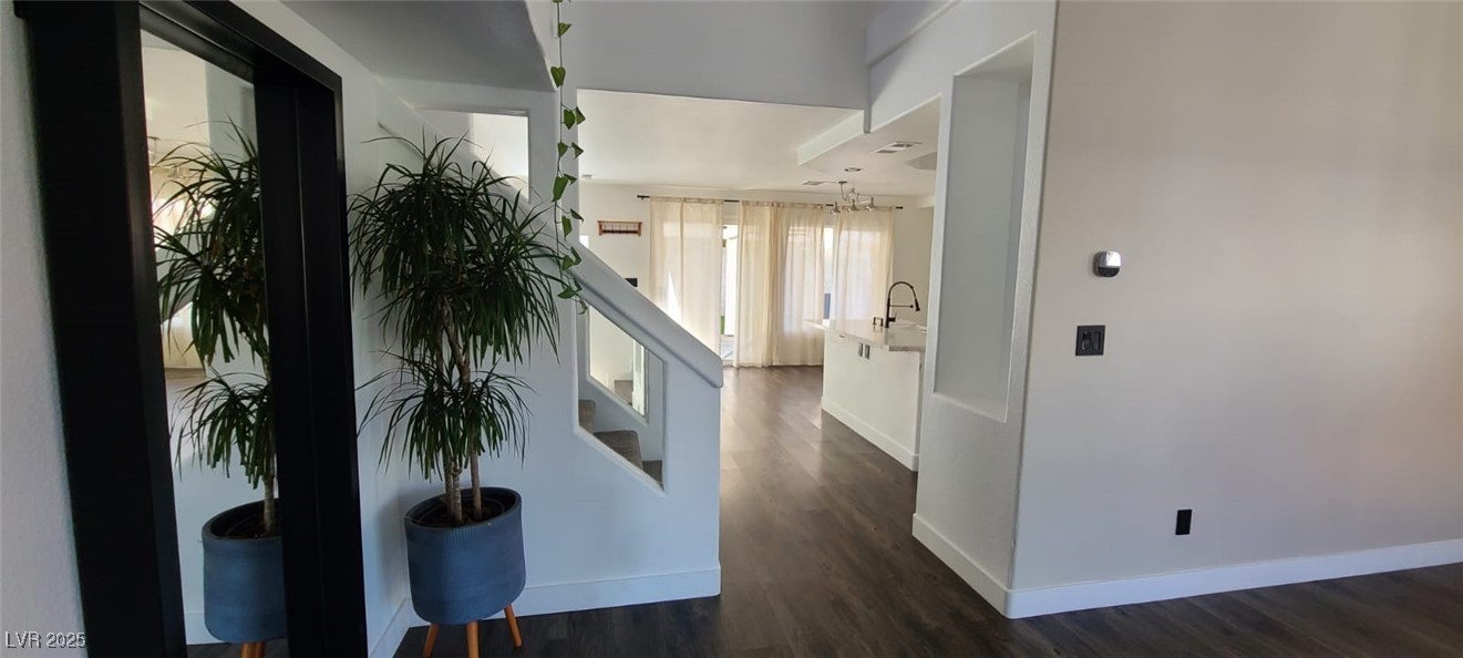 8709 Autumn Wreath Avenue Property Photo 13