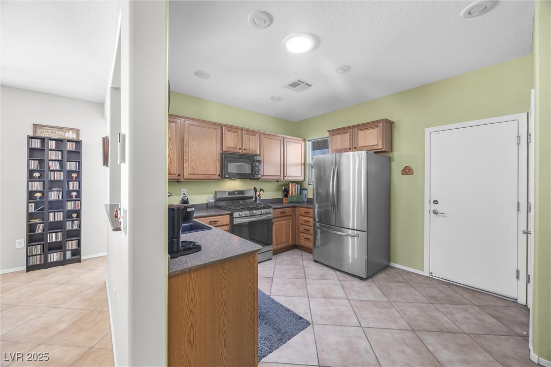 2421 Gamma Ray Place Property Photo 8