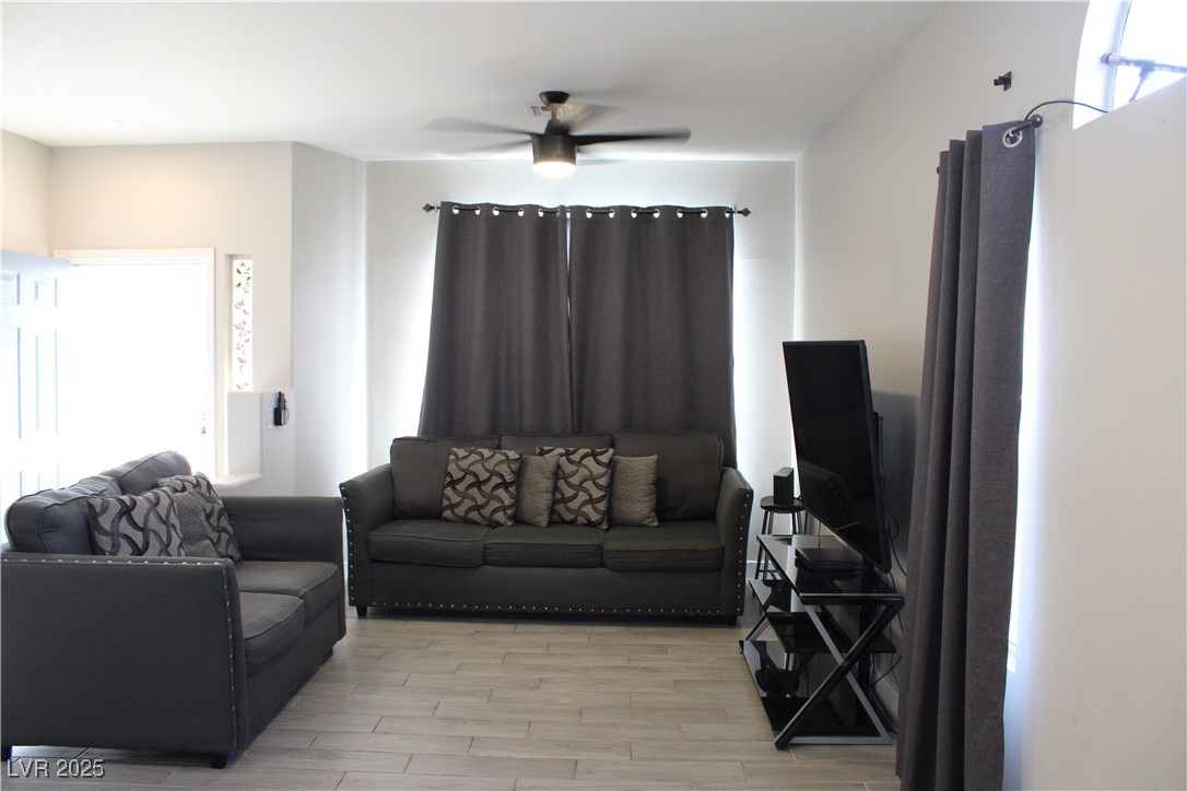 3524 Silver Lantern Drive Property Photo 4