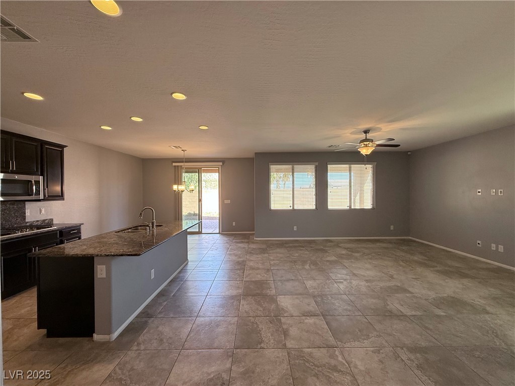 3478 Elegant Rose Street Property Photo 2