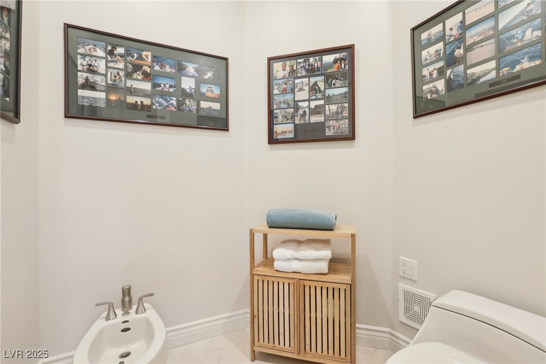 2338 Dolphin Court Property Photo 31