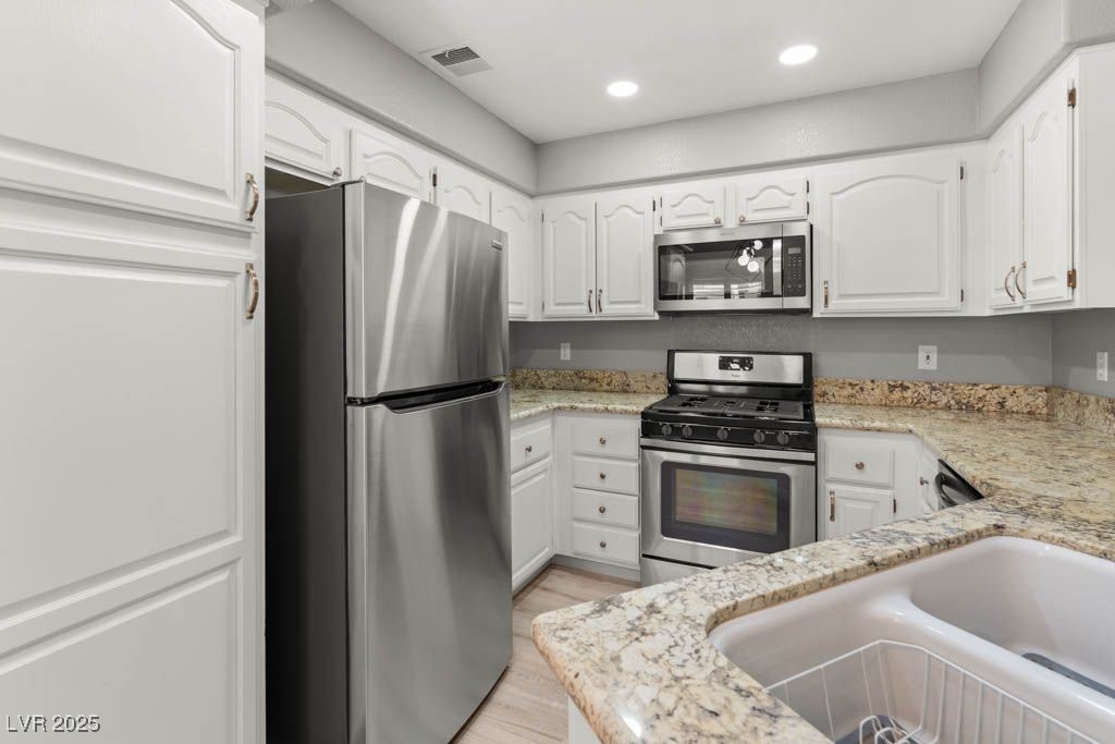 3320 South Fort Apache Road 125 Property Photo 9