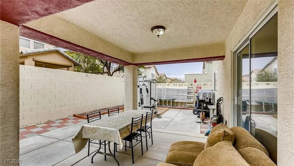 9772 Splendor Sky Avenue Property Photo 3