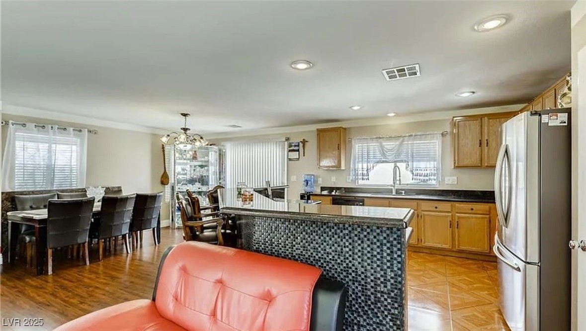 9772 Splendor Sky Avenue Property Photo 4