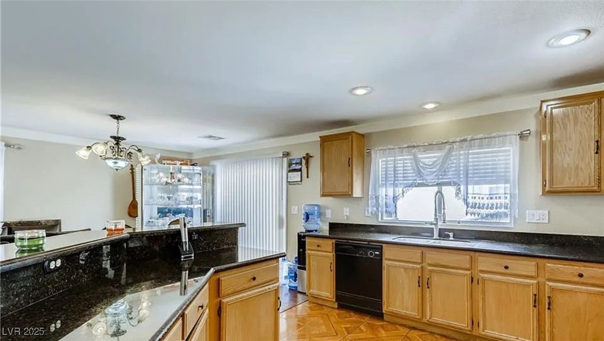 9772 Splendor Sky Avenue Property Photo 18