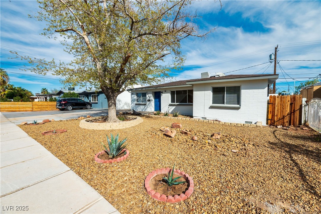 2305 Santa Paula Drive Property Photo 1
