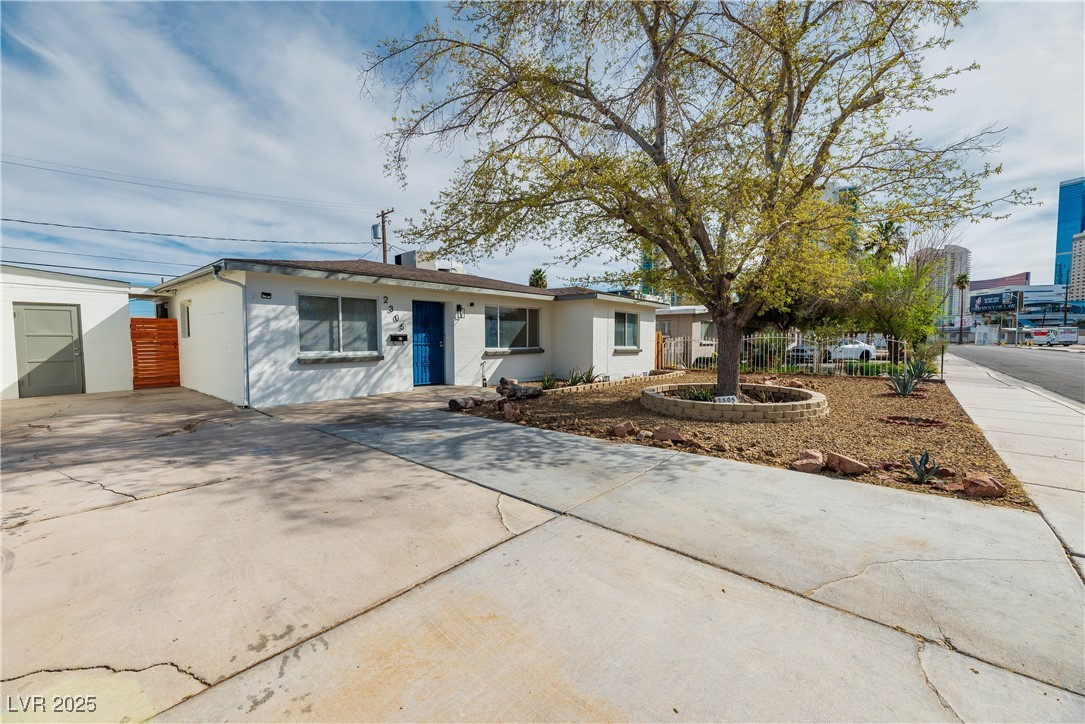 2305 Santa Paula Drive Property Photo 2