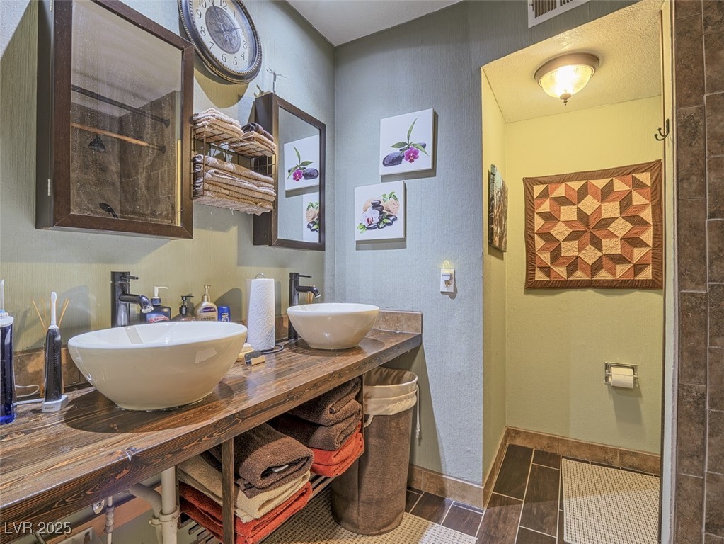 438 Las Casitas Way Property Photo 1