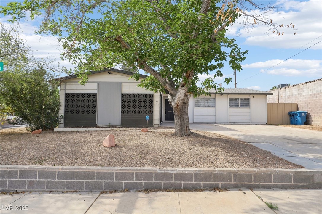 3017 Jamestown Way Property Photo 1
