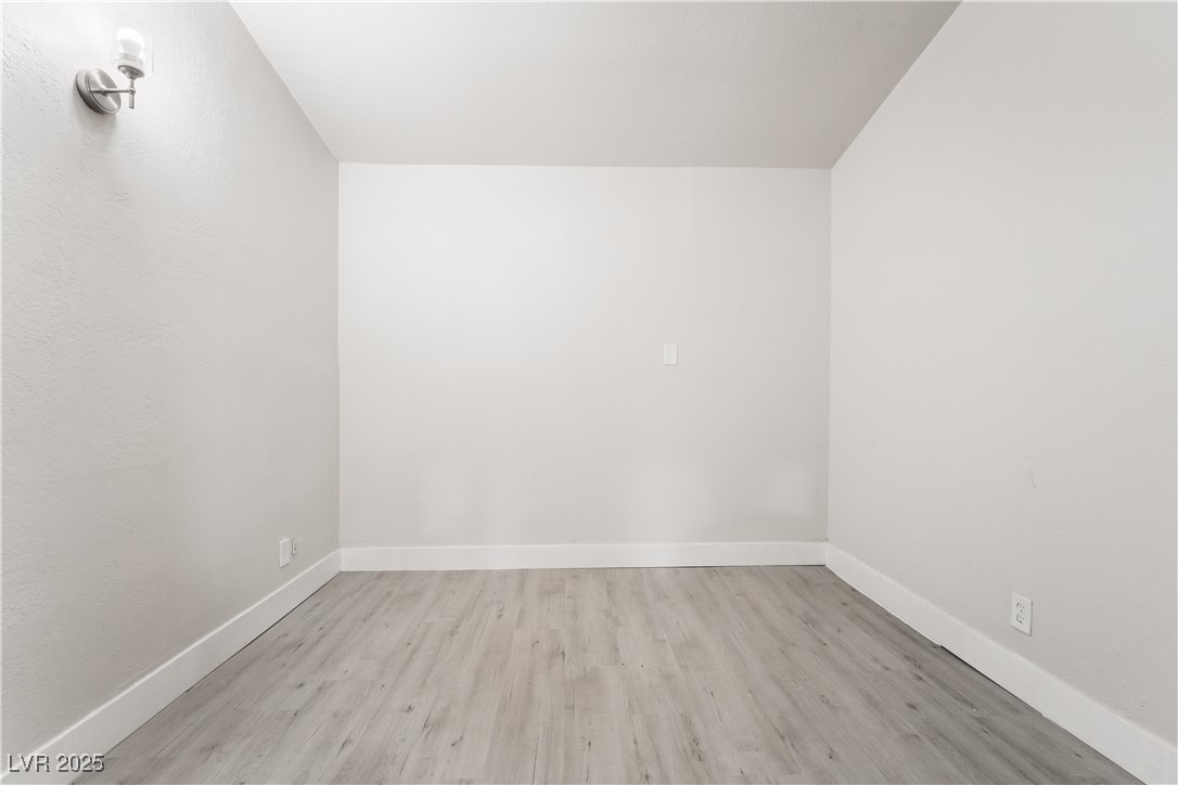 1720 Hassett Avenue Property Photo 14