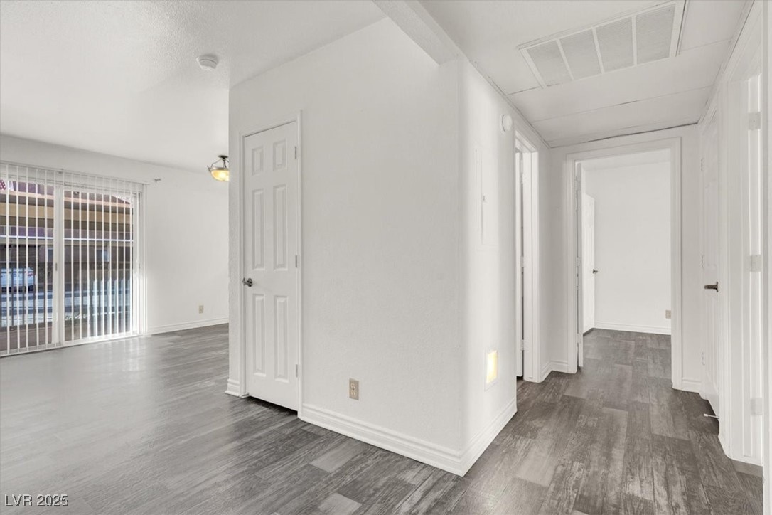 5422 River Glen Drive 373 Property Photo 5