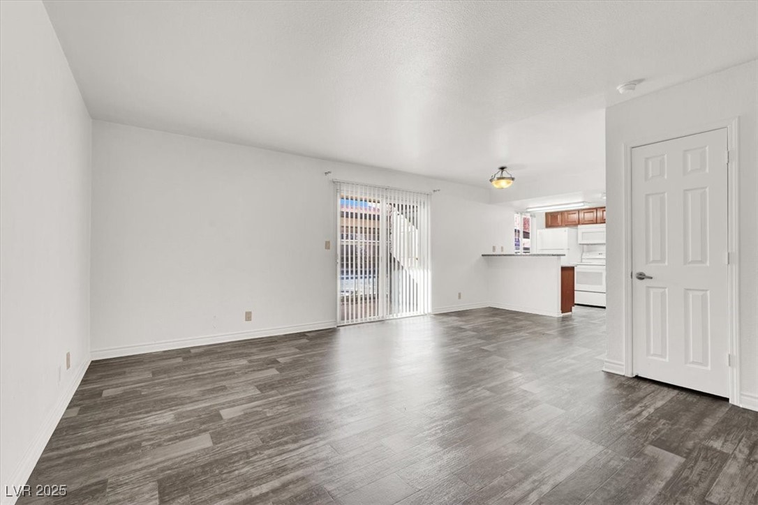 5422 River Glen Drive 373 Property Photo 6