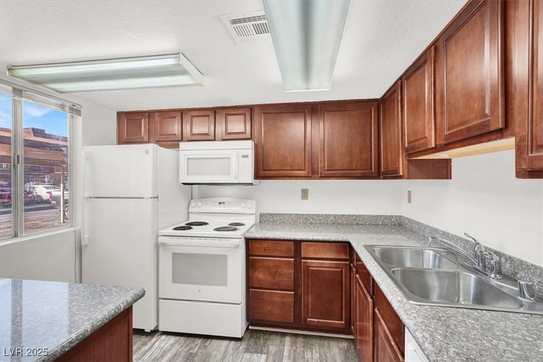 5422 River Glen Drive 373 Property Photo 12