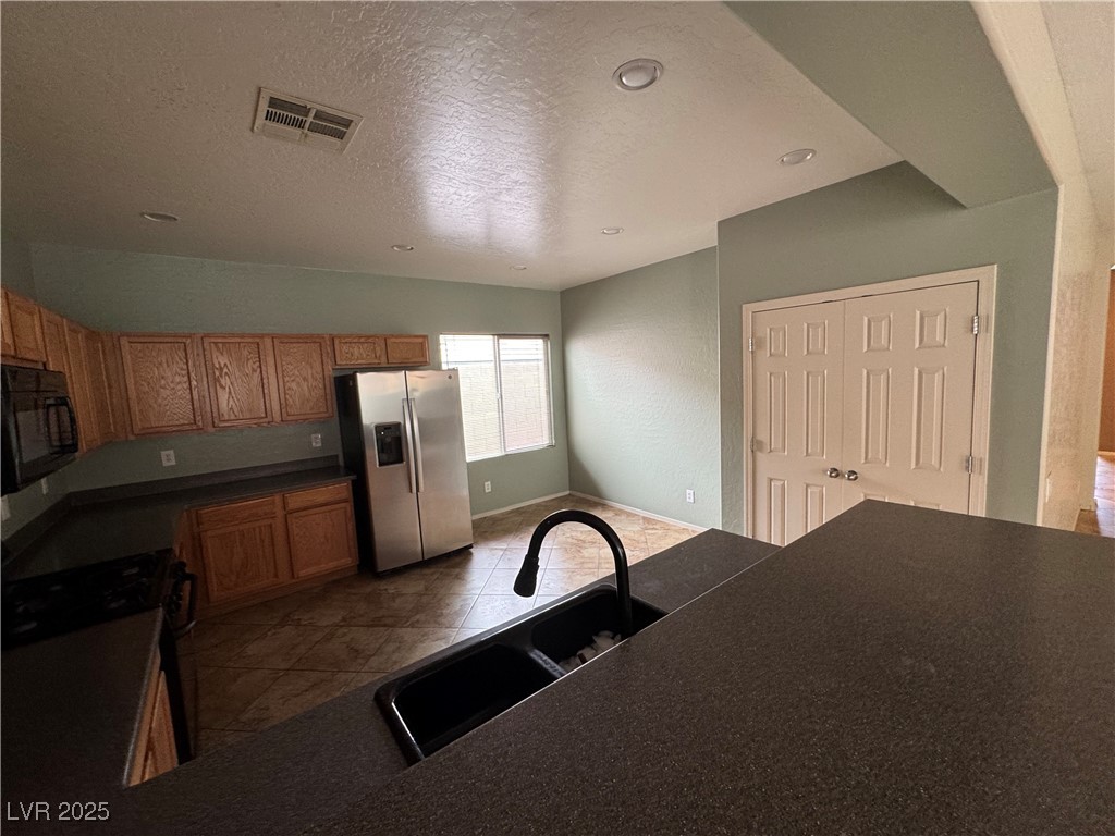 2671 Lochleven Way Property Photo 24
