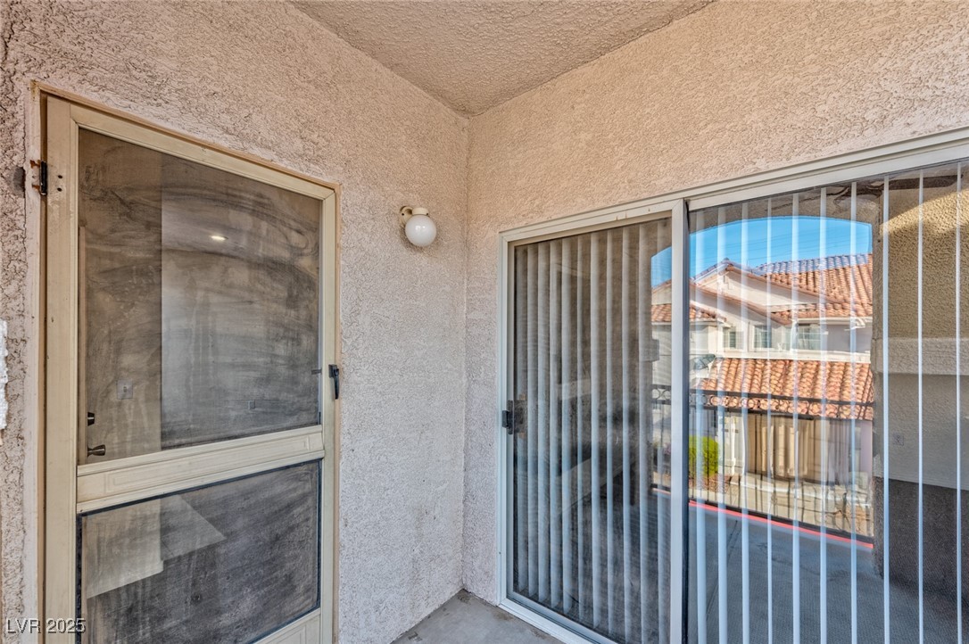 8555 West Russell Road 2093 Property Photo 11