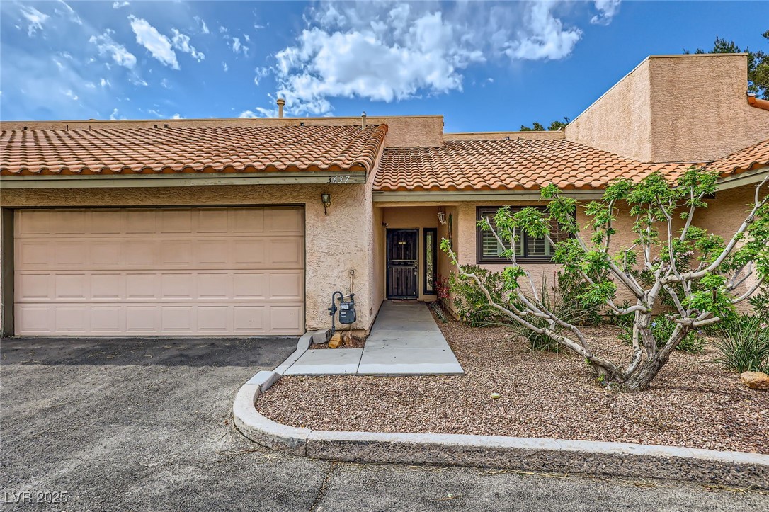 3637 Laguna Del Sol Drive Property Photo 1