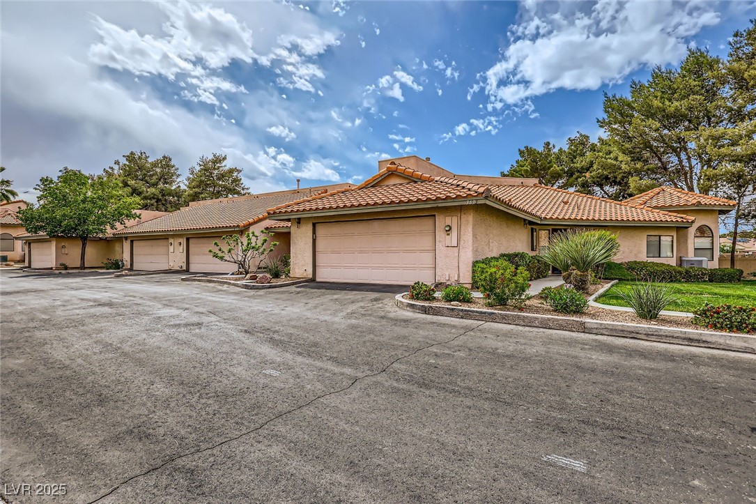 3637 Laguna Del Sol Drive Property Photo 4