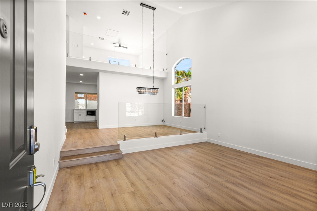 2757 Sunlight Creek Street Property Photo 4