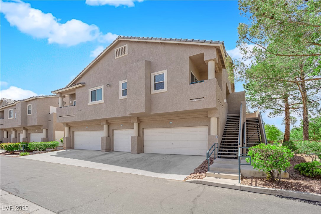 2001 Quarry Ridge Street 207 Property Photo