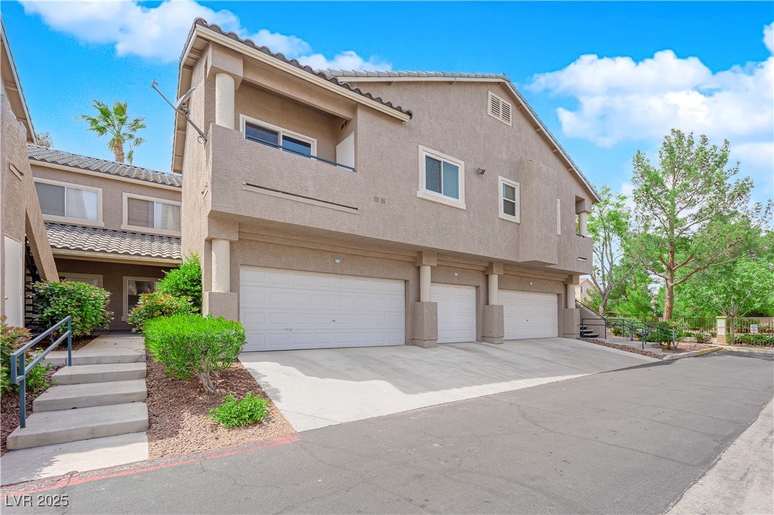 2001 Quarry Ridge Street 207 Property Photo 3
