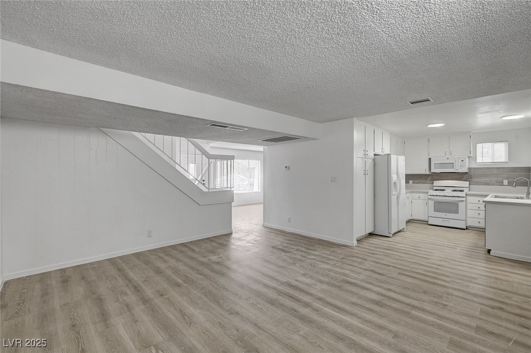 7182 Acorn Court Property Photo 8