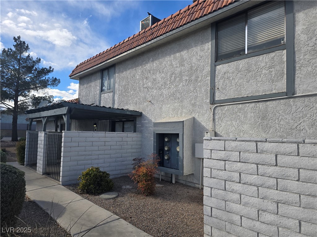 6909 Round Tree Drive B Property Photo