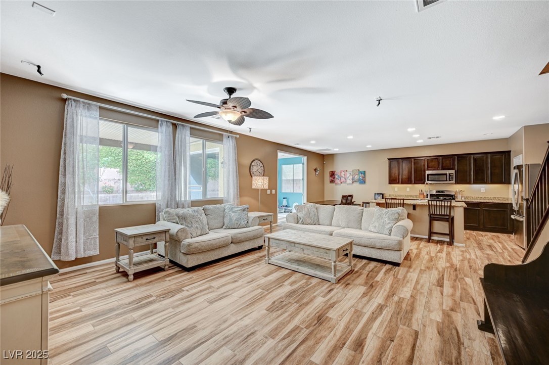 7035 Chestnut Valley Street Property Photo 15