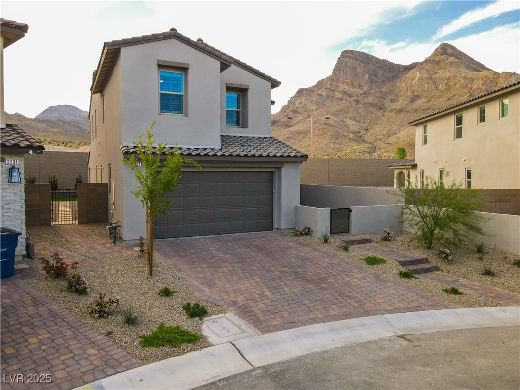 2239 Thunderbird Street Property Photo 2