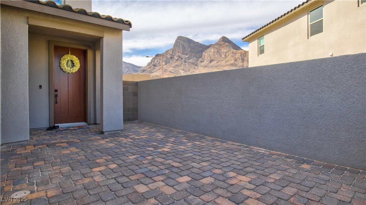 2239 Thunderbird Street Property Photo 4