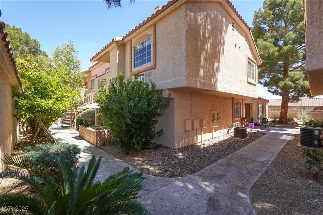 Western Real Estate Listings Main Image