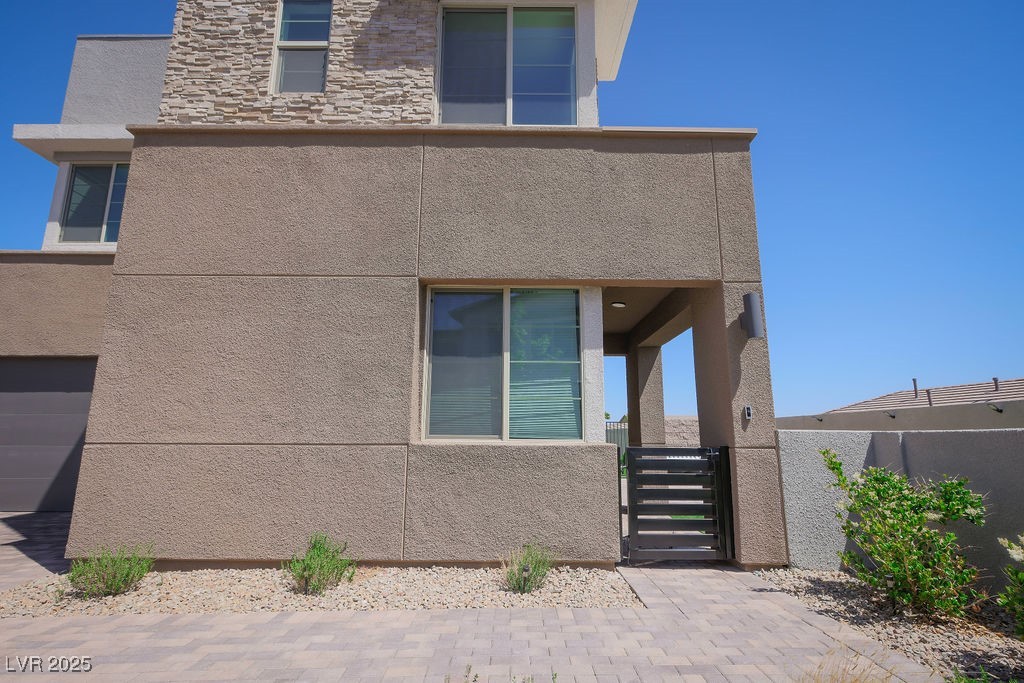 6294 Redstone Hills Drive Property Photo 2