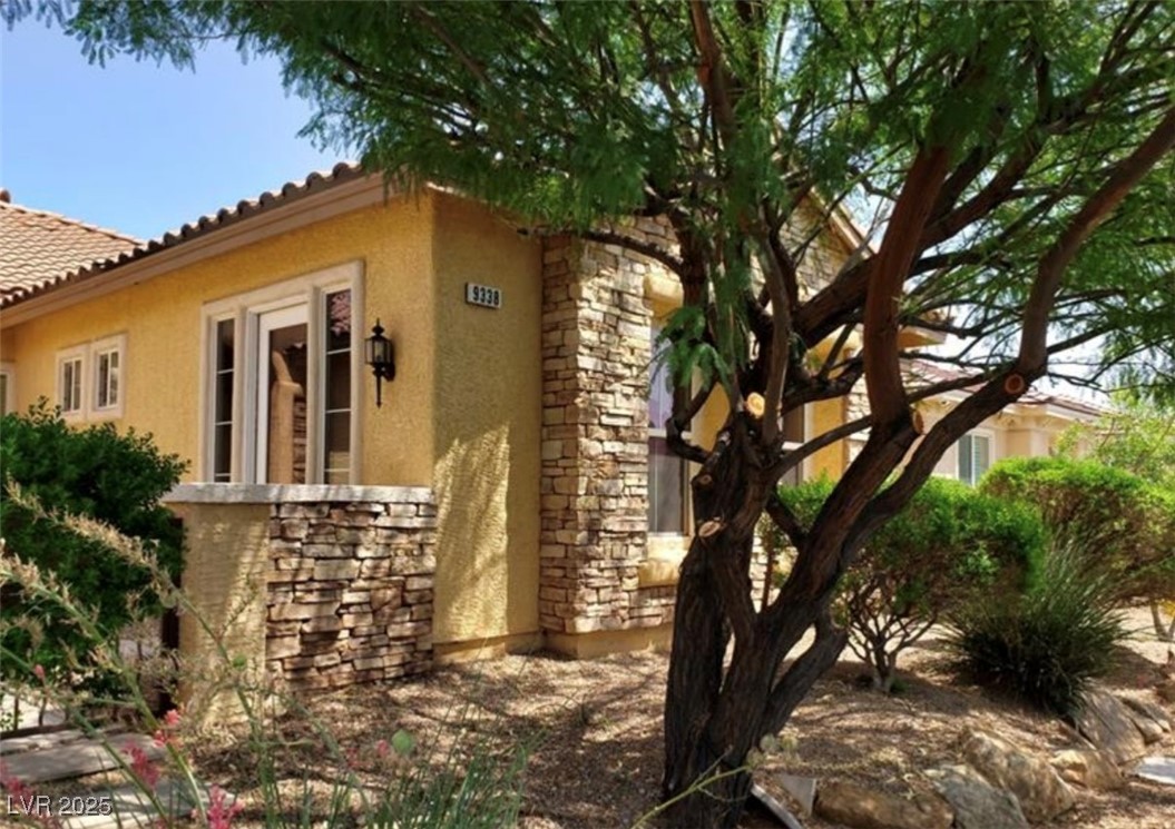 9338 Wilderness Glen Avenue Property Photo 4