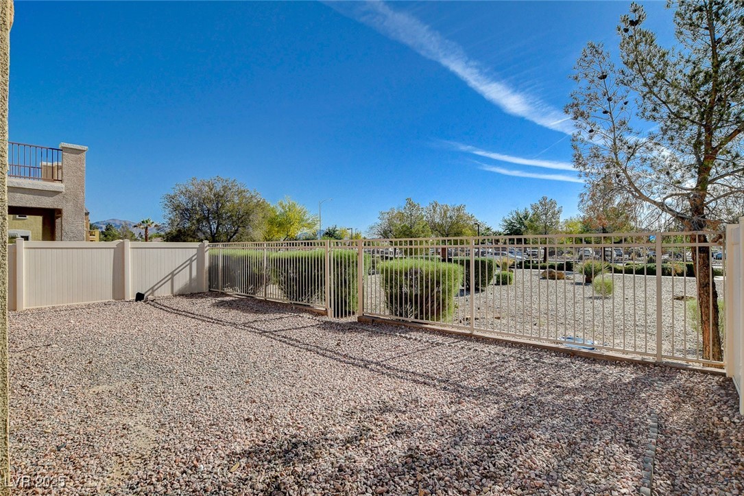 5524 Overlook Valley Street Property Photo 23
