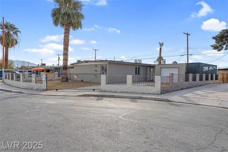 2801 Emmons Avenue Property Photo 3