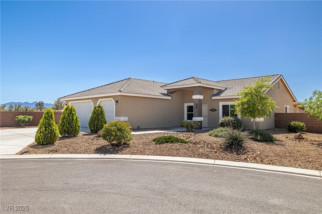 230 South Weeping Willow Court Property Photo 2