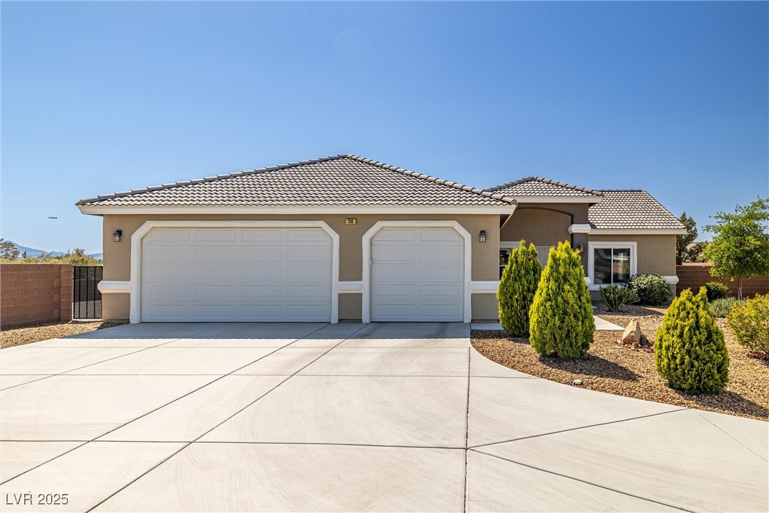 230 South Weeping Willow Court Property Photo 3