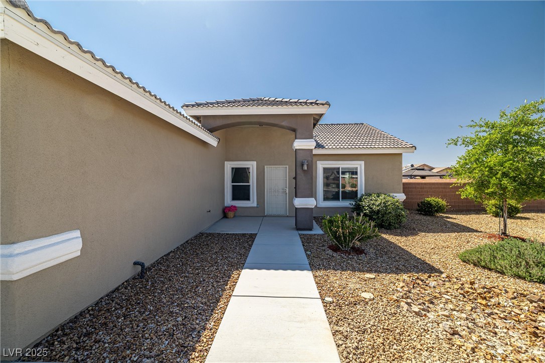 230 South Weeping Willow Court Property Photo 4