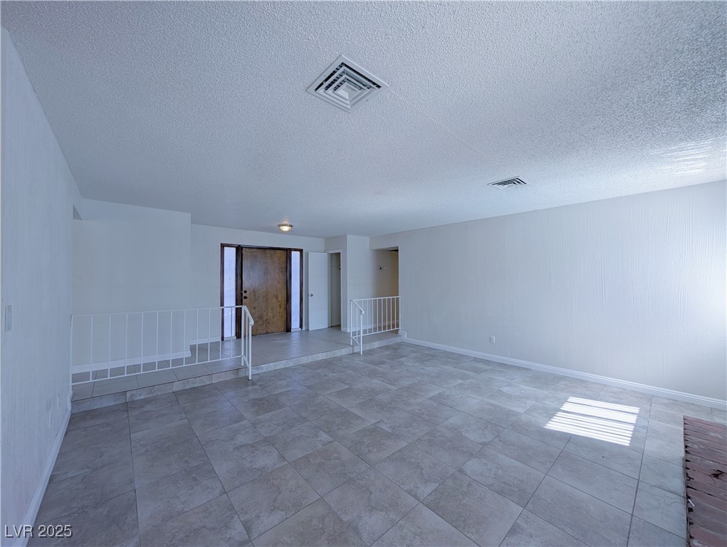 3667 Descanso Street Property Photo 4